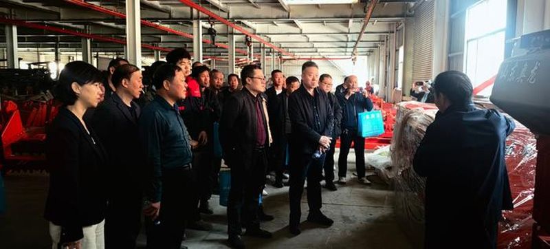 山東省“十百千萬(wàn)”農機推廣大行動(dòng) 菏澤市小麥玉米精量播種技術(shù)推介活動(dòng)在山東奧龍舉辦